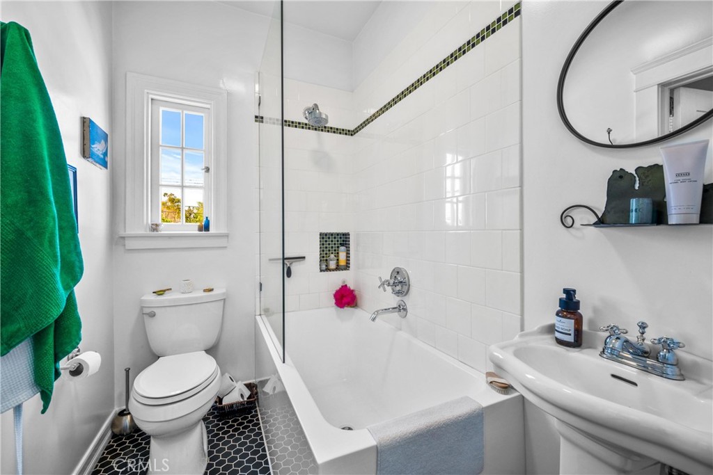 1245 S Hudson Avenue Property Photo 40