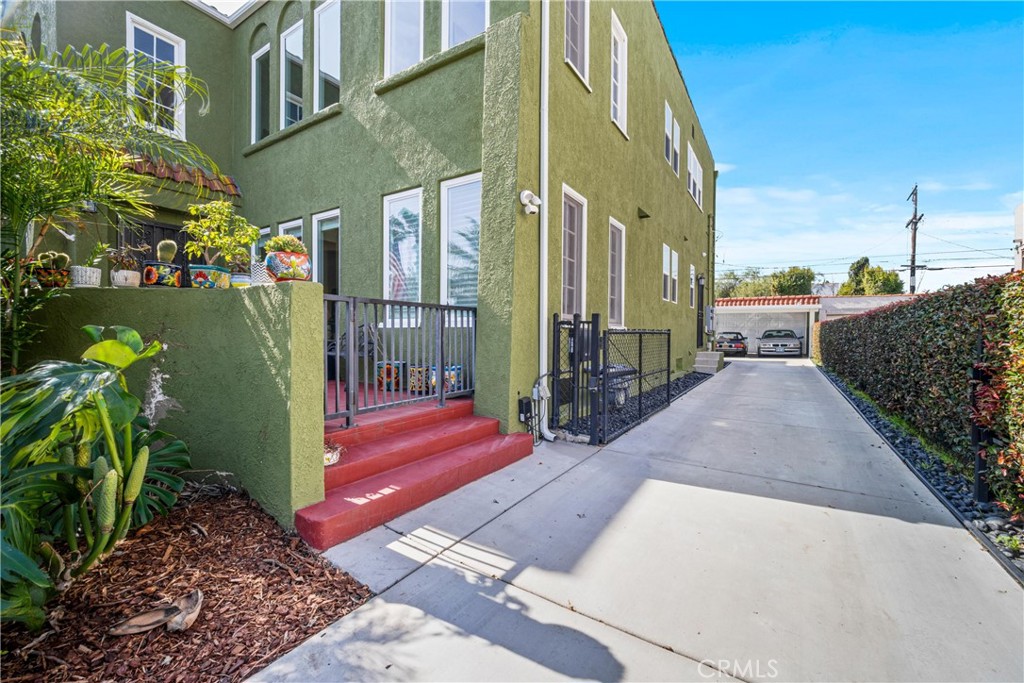 1245 S Hudson Avenue Property Photo 42