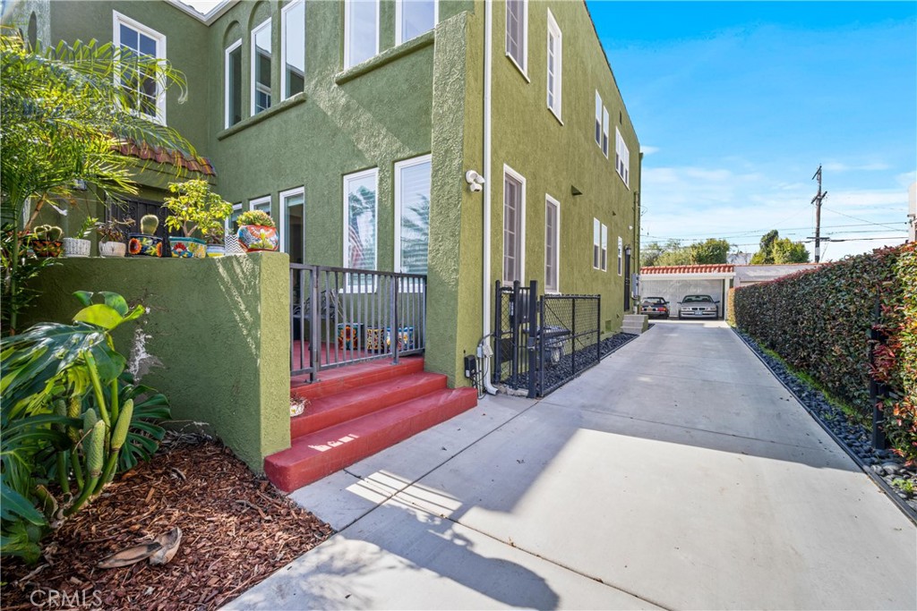 1245 S Hudson Avenue Property Photo 42