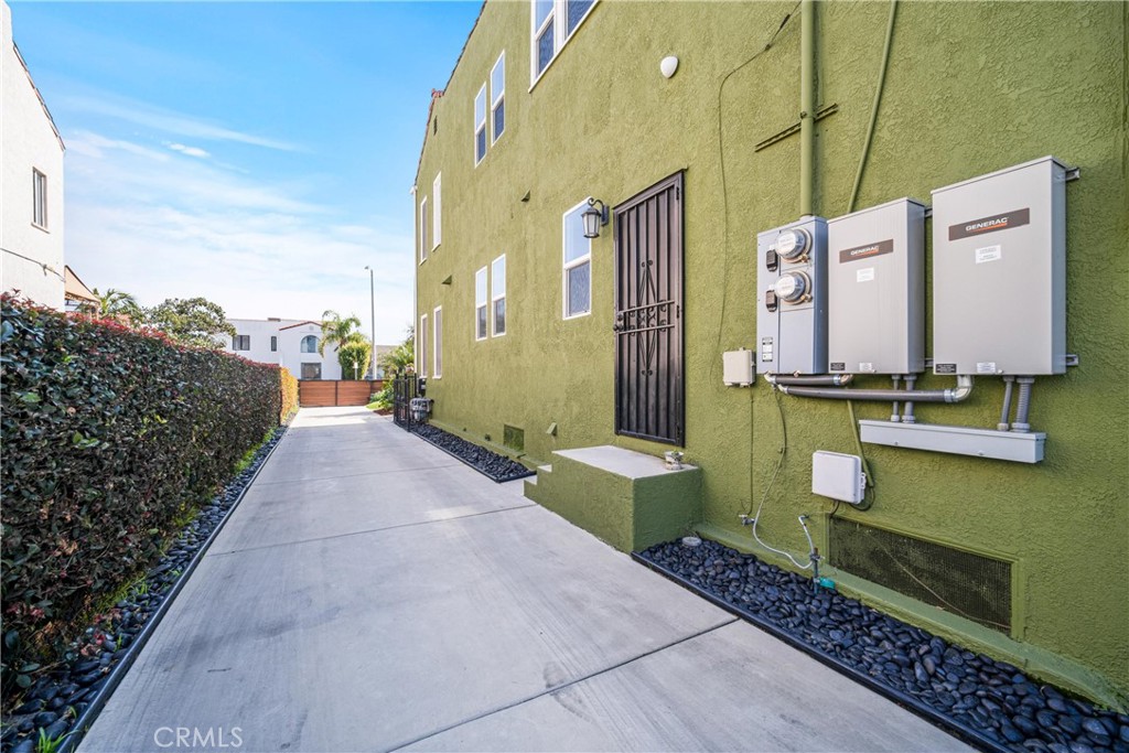 1245 S Hudson Avenue Property Photo 46