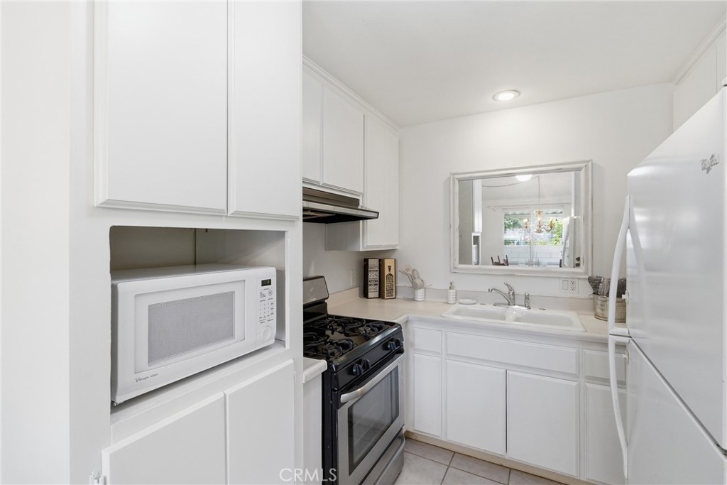 19158 Avenue Of The Oaks C Property Photo 3