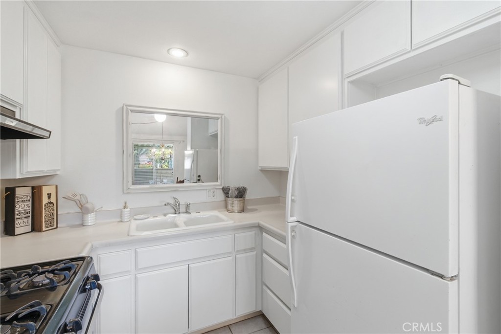 19158 Avenue Of The Oaks C Property Photo 4