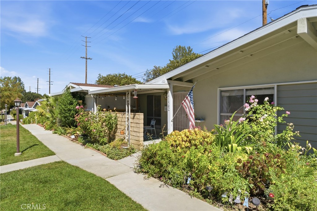 19158 Avenue Of The Oaks C Property Photo 25
