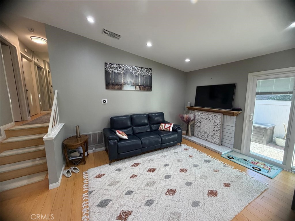 26341 Rainbow Glen Drive Property Photo 6