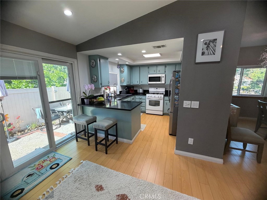 26341 Rainbow Glen Drive Property Photo 7