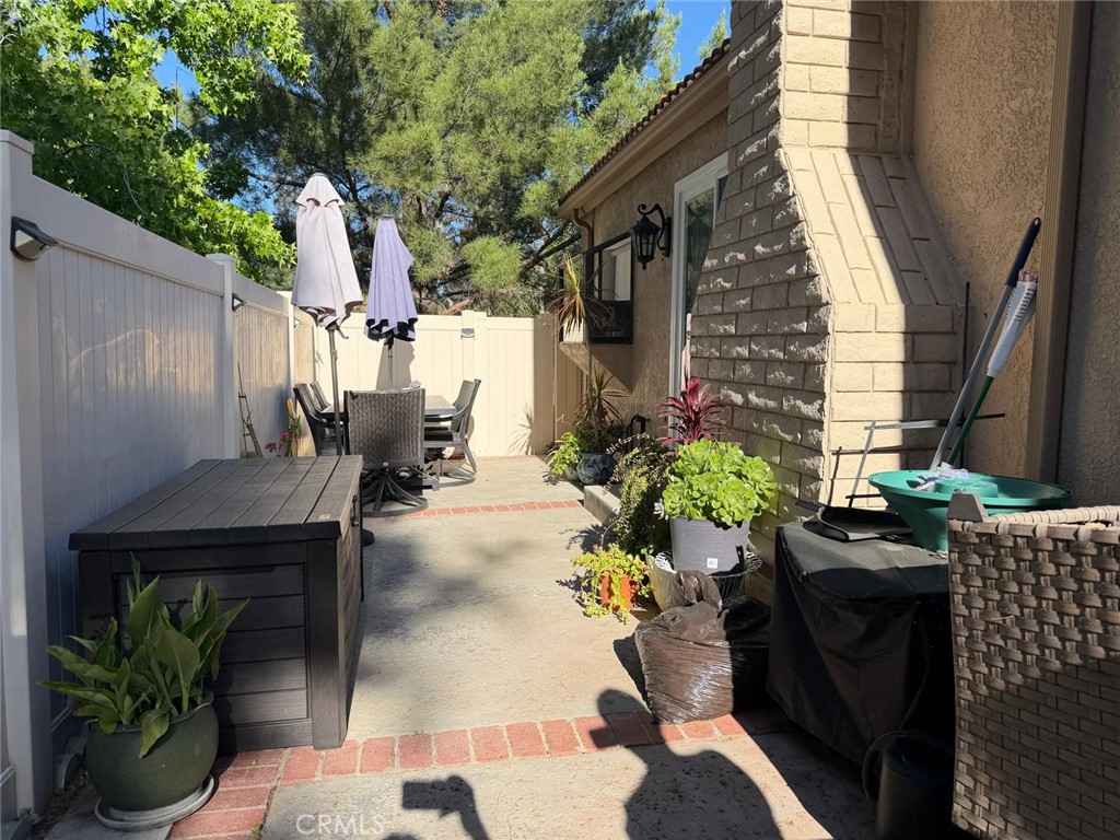 26341 Rainbow Glen Drive Property Photo 16