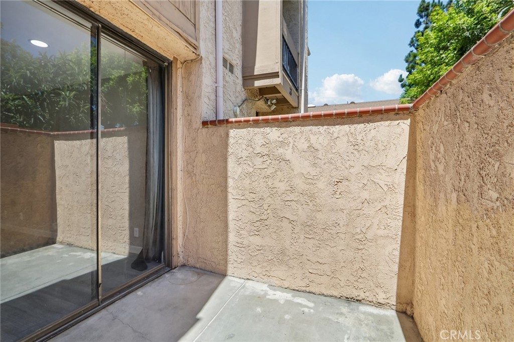 9600 Sylmar Avenue 19 Property Photo 3