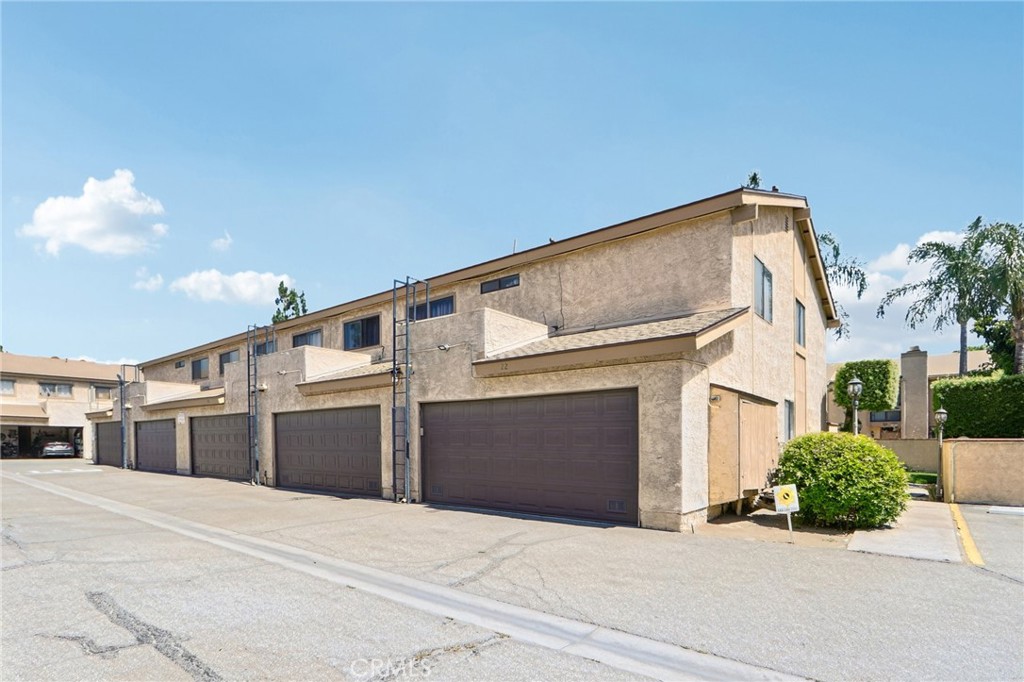 9600 Sylmar Avenue 19 Property Photo 5