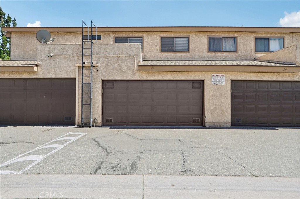 9600 Sylmar Avenue 19 Property Photo 6