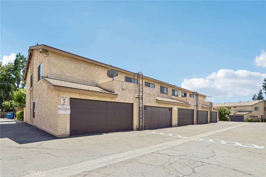 9600 Sylmar Avenue 19 Property Photo 7