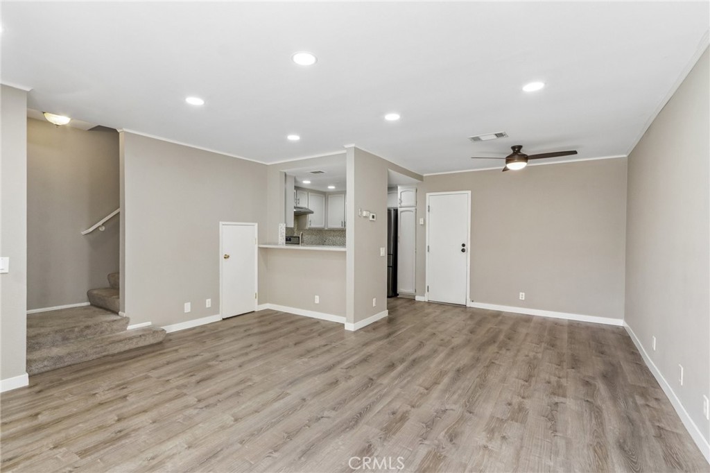9600 Sylmar Avenue 19 Property Photo 8