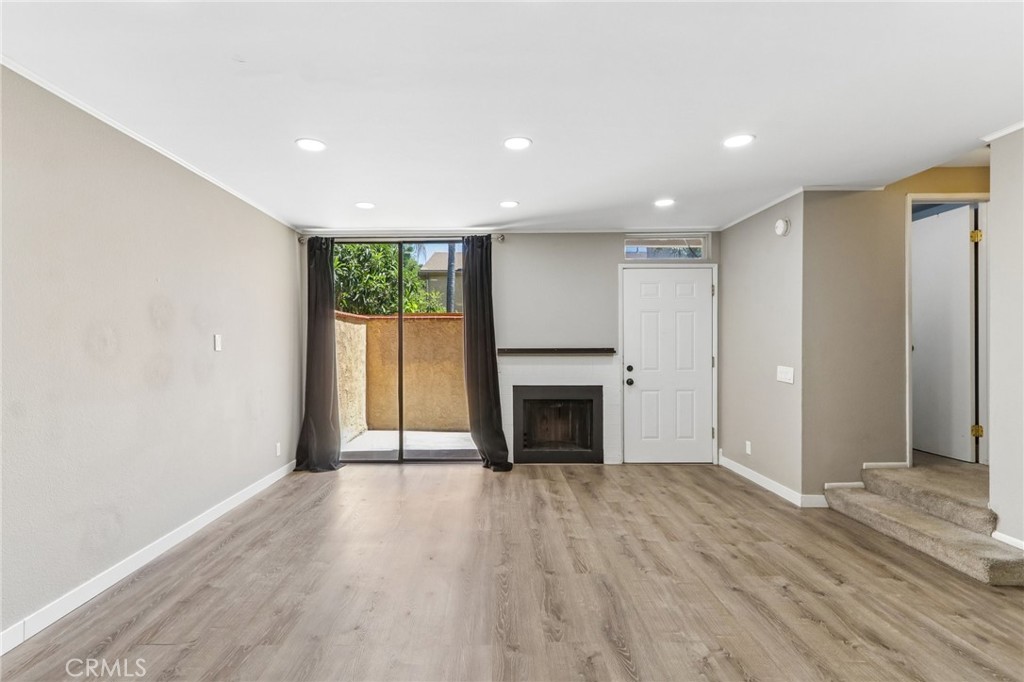 9600 Sylmar Avenue 19 Property Photo 10