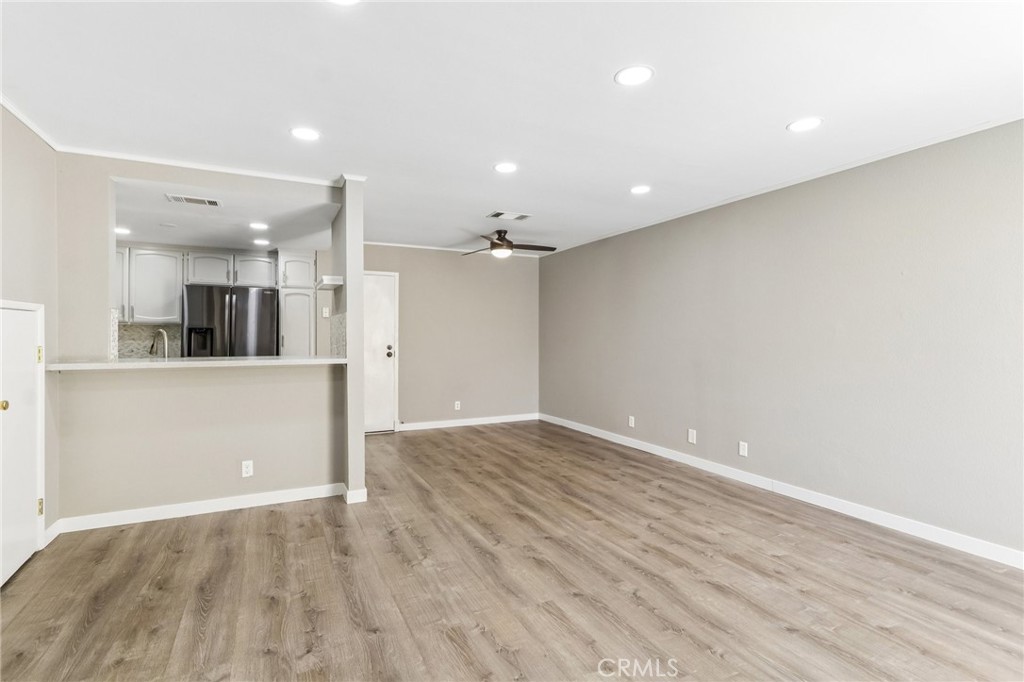 9600 Sylmar Avenue 19 Property Photo 11