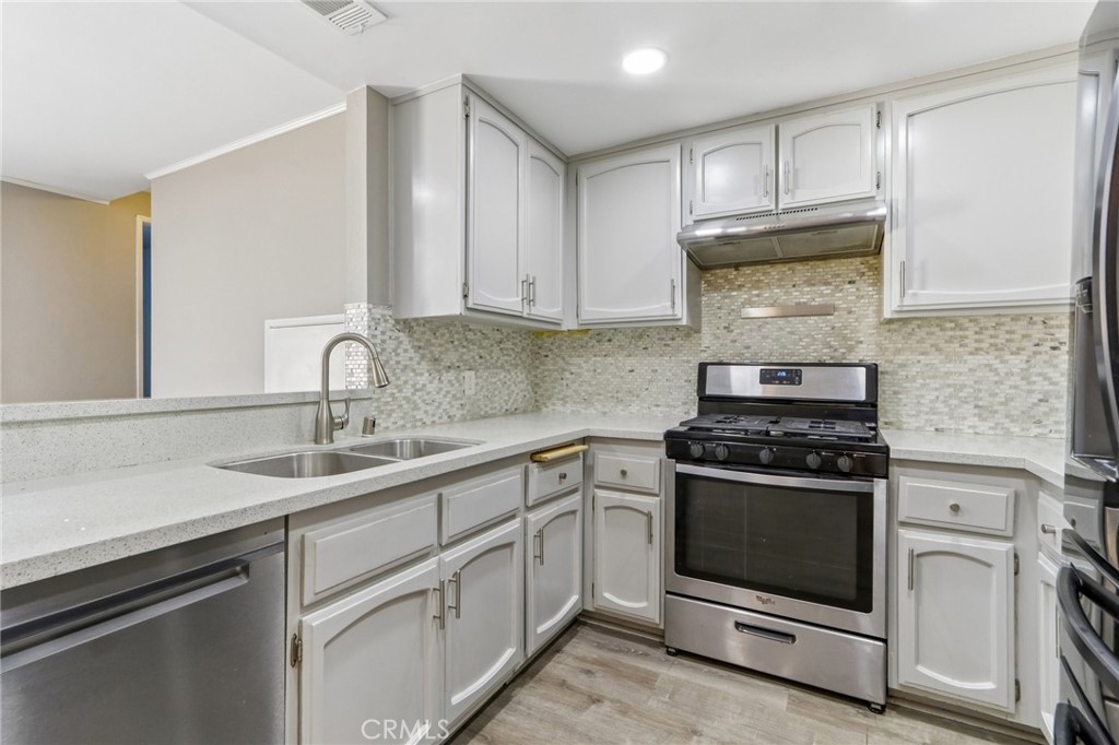 9600 Sylmar Avenue 19 Property Photo 14