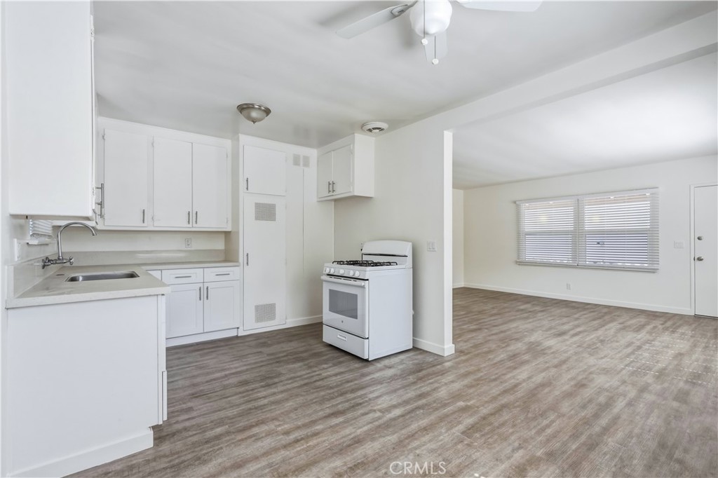 4961 Kester Avenue Property Photo 6