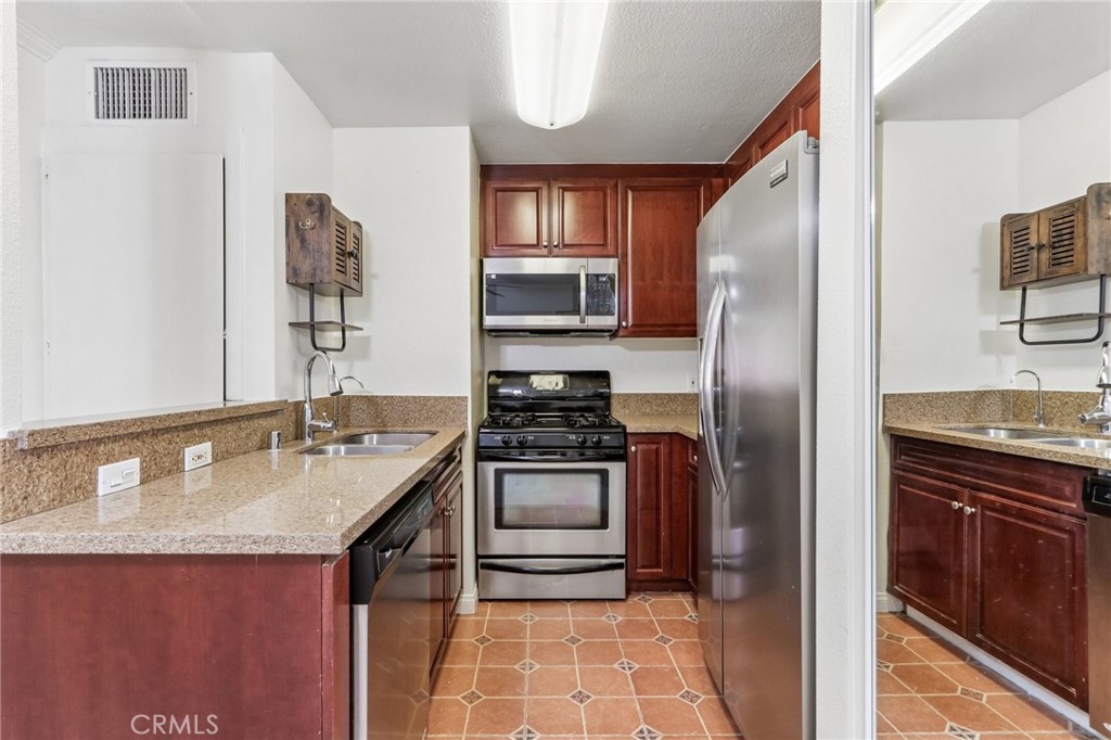 5535 Canoga 209 Property Photo 3