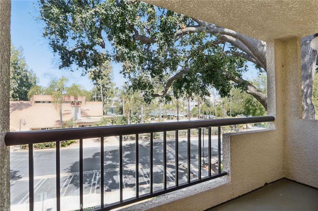 5535 Canoga 209 Property Photo 6