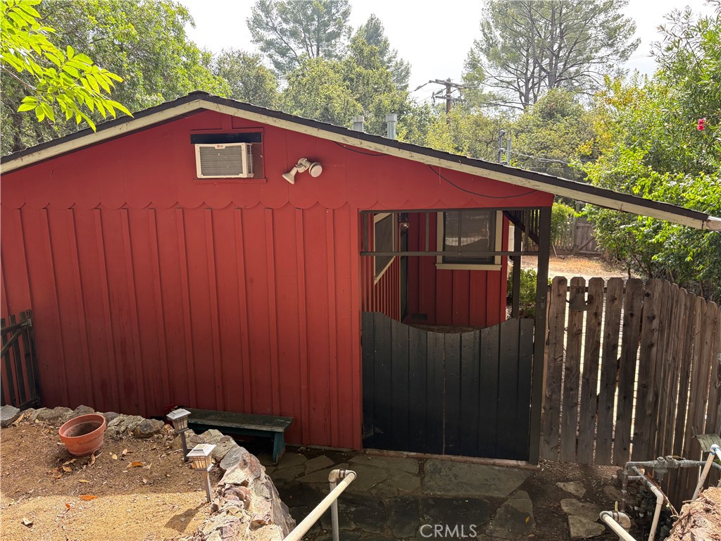 21313 Hillside Dr Property Photo 2