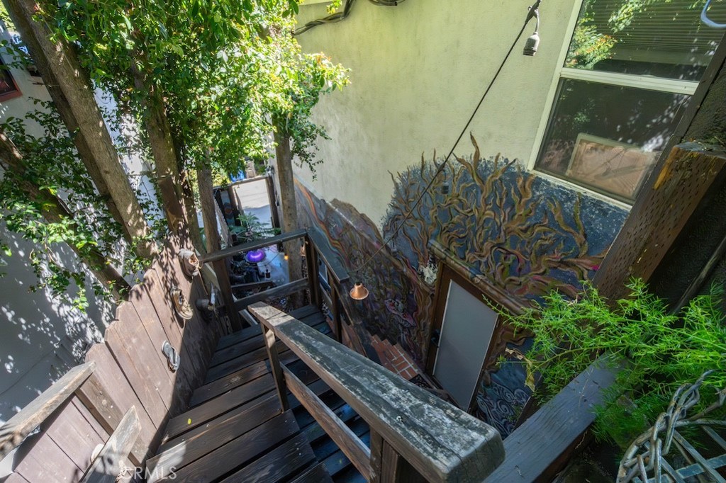 8869 Lookout Mountain Ave Property Photo 25