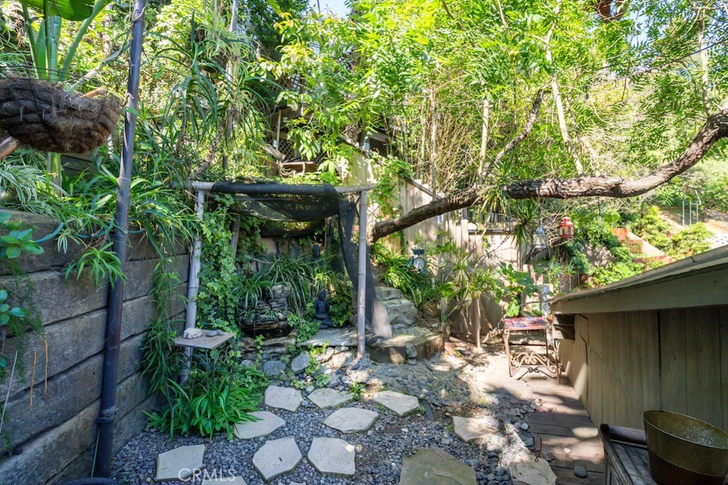 8869 Lookout Mountain Ave Property Photo 45