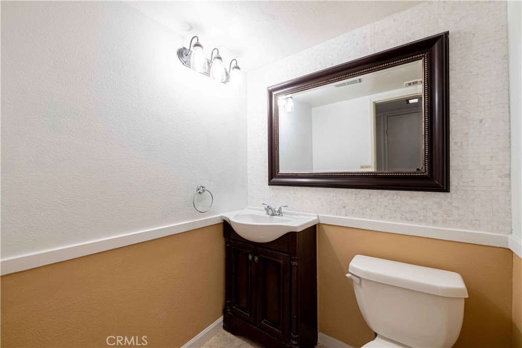 10055 Larwin 3 Property Photo 32