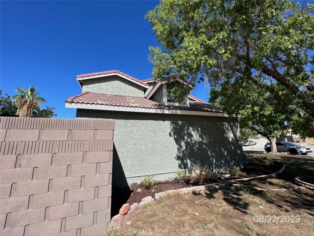 660 E Avenue J10 Property Photo 6