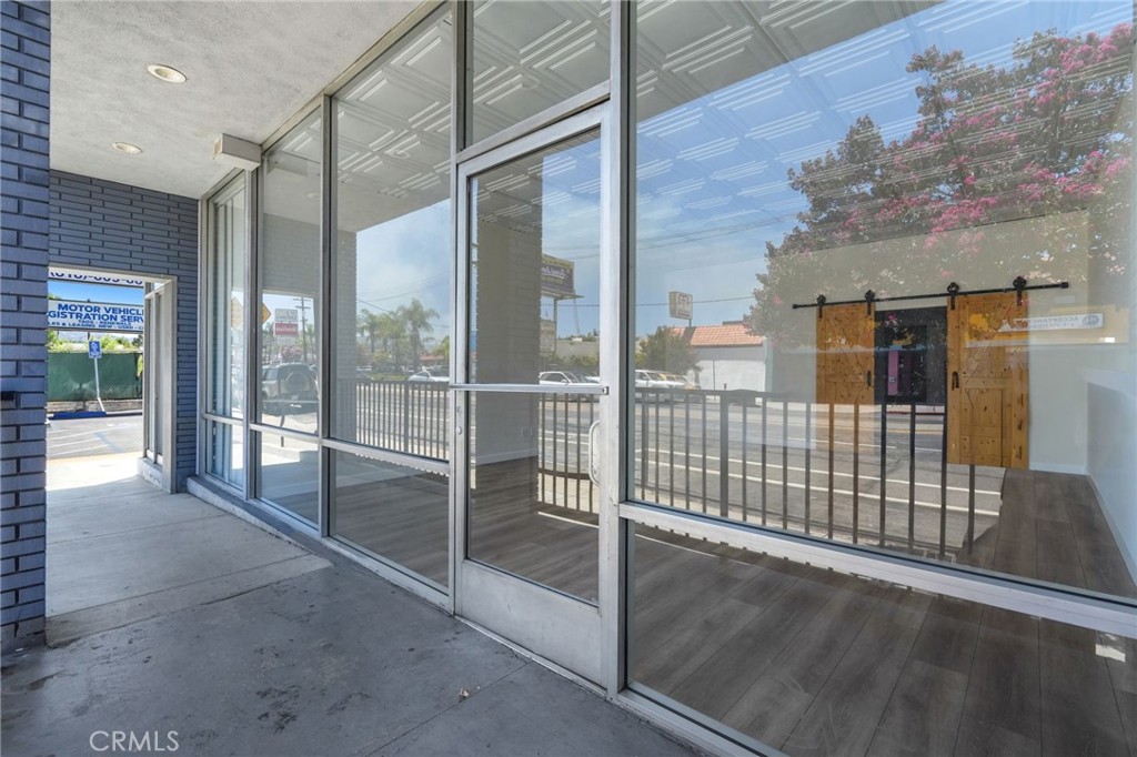 5557 Reseda Boulevard Property Photo 2