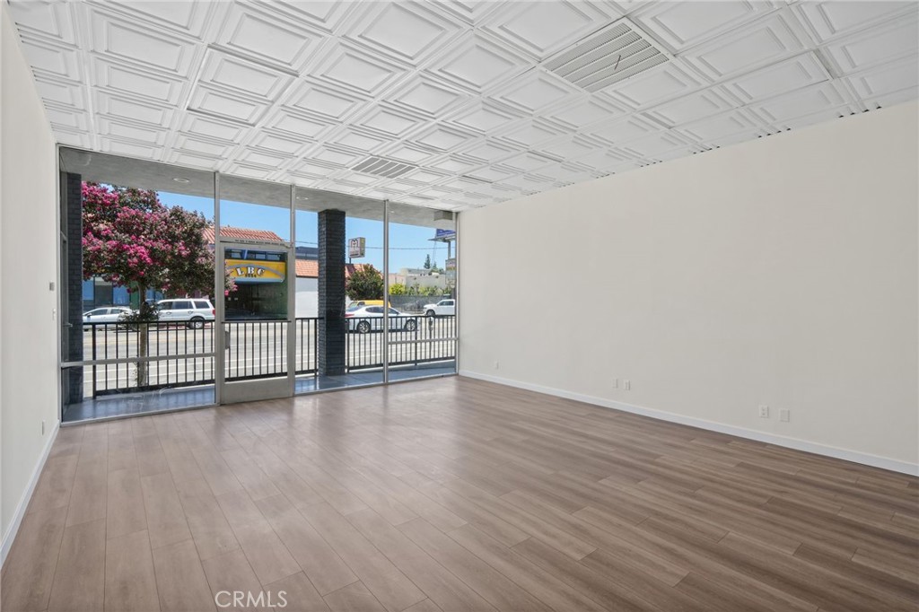 5557 Reseda Boulevard Property Photo 3