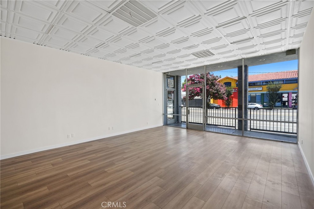 5557 Reseda Boulevard Property Photo 4