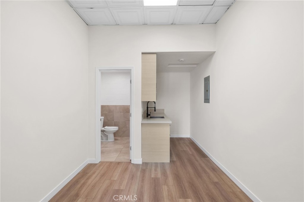 5557 Reseda Boulevard Property Photo 8