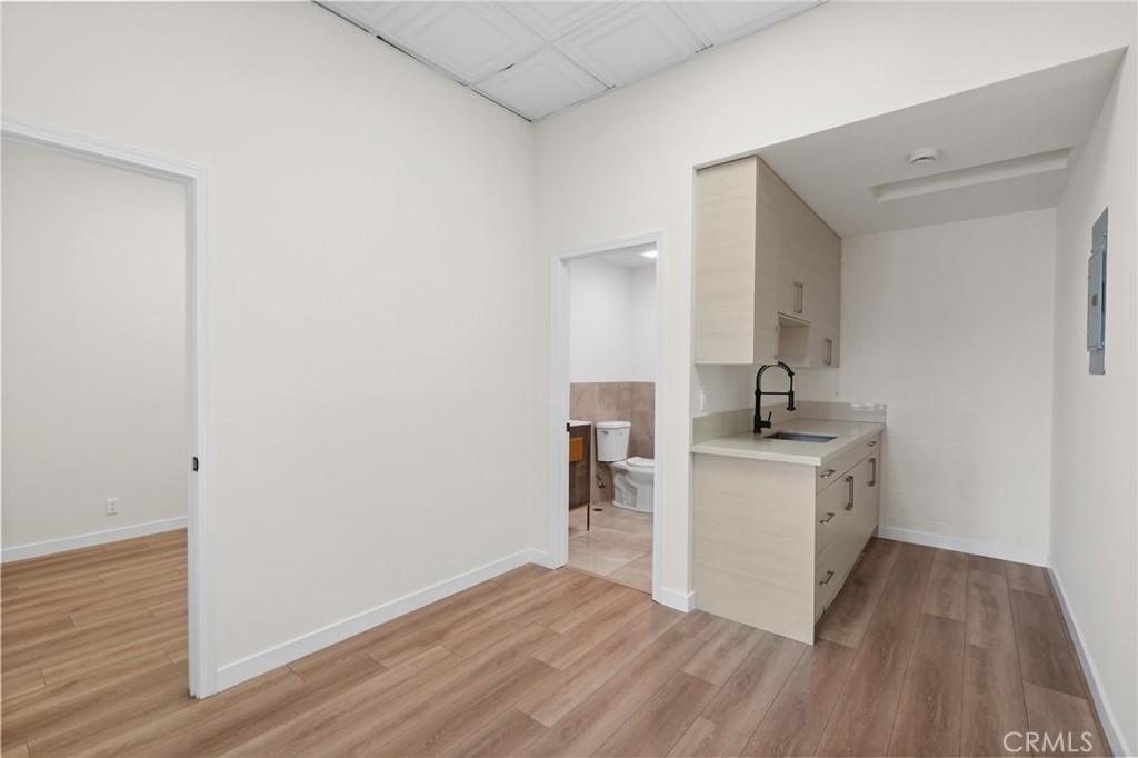 5557 Reseda Boulevard Property Photo 11