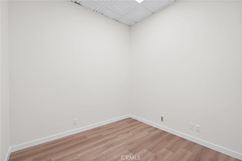 5557 Reseda Boulevard Property Photo 12