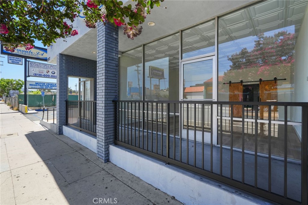 5557 Reseda Boulevard Property Photo 15