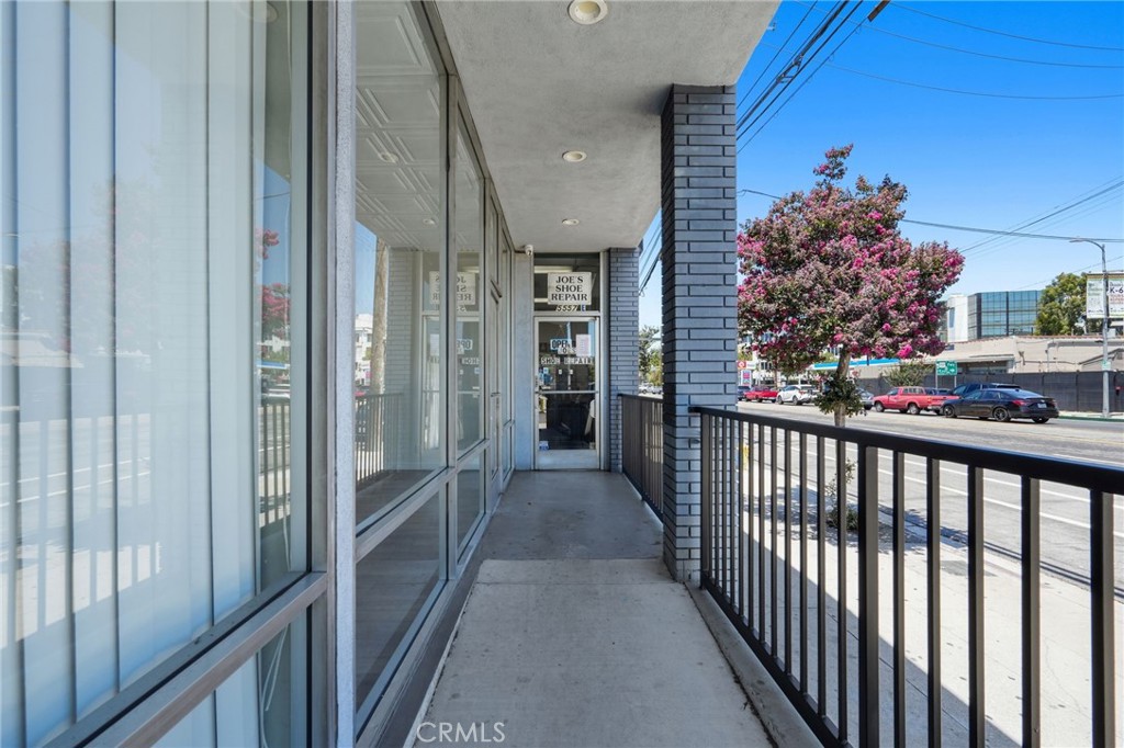 5557 Reseda Boulevard Property Photo 16