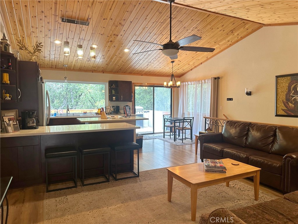 2239 Bernina Property Photo 4