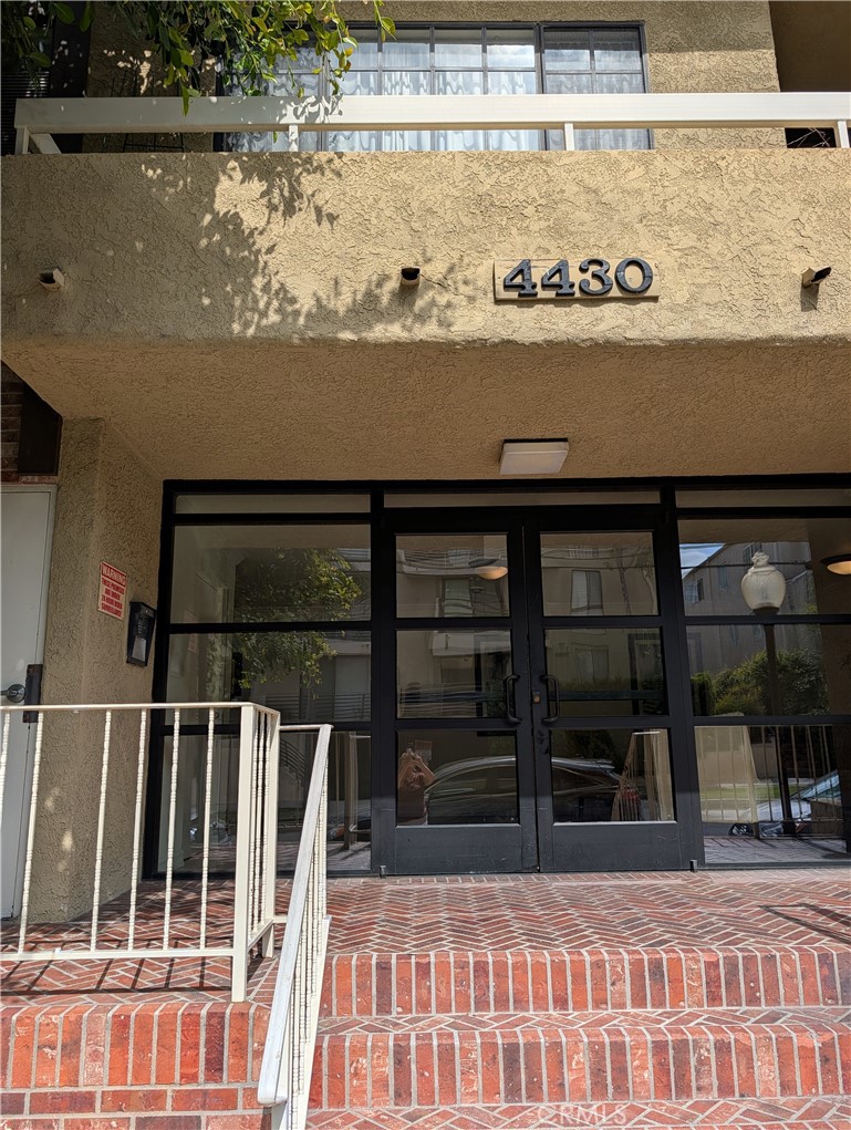 4430 Noble Av Property Photo 1