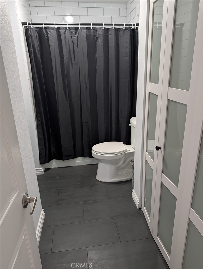 4430 Noble Av Property Photo 6