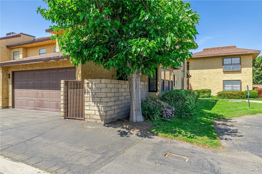 1543 W Avenue L 1 Property Photo 1