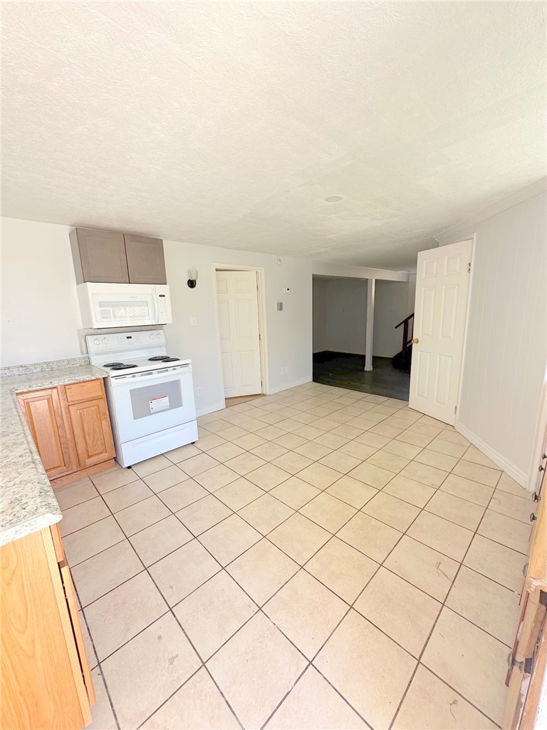 733 Canada Property Photo 5