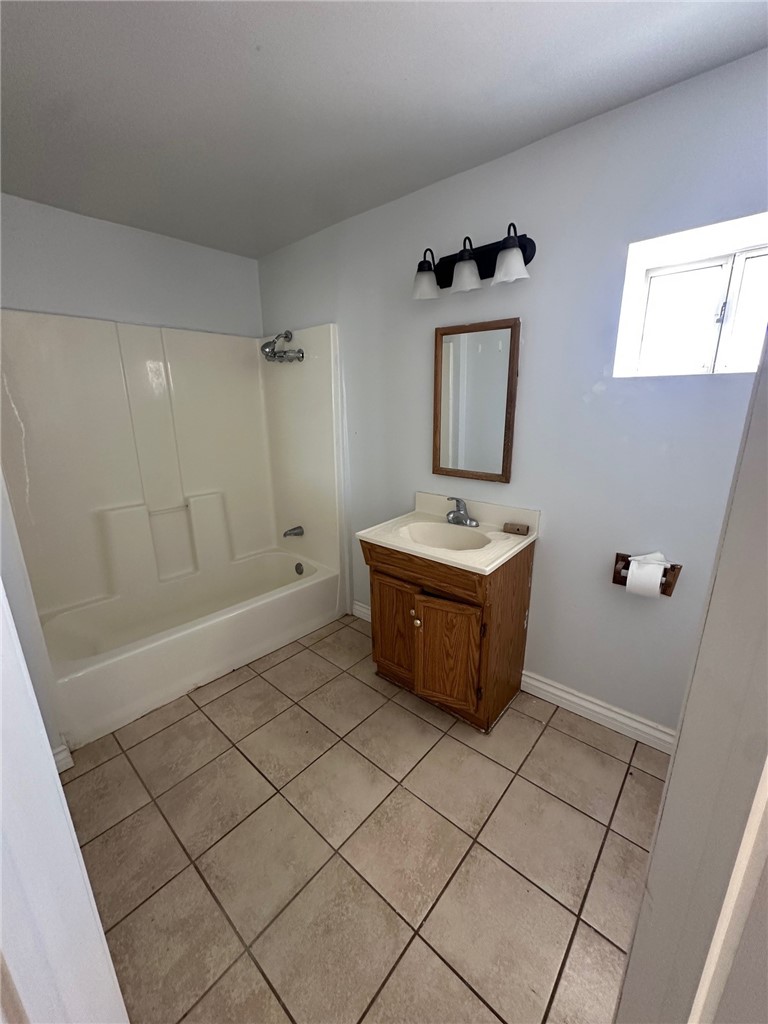 733 Canada Property Photo 13