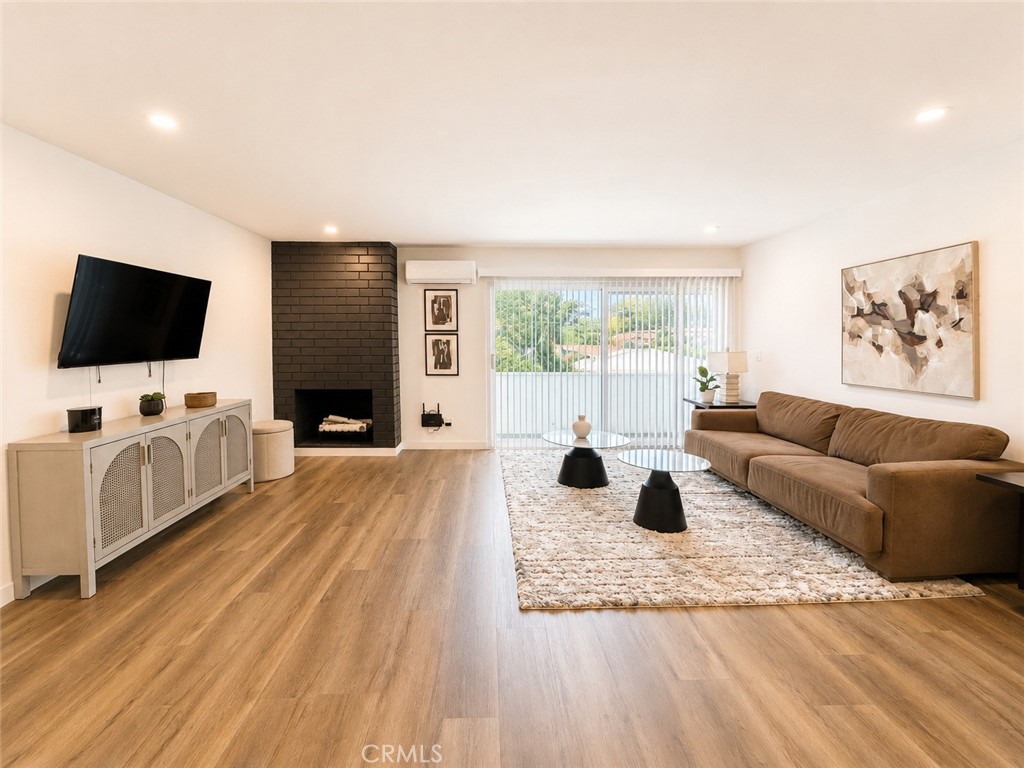 2449 N Beachwood Drive 10 Property Photo 1