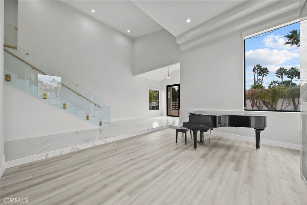 23129 Burbank Boulevard Property Photo 3