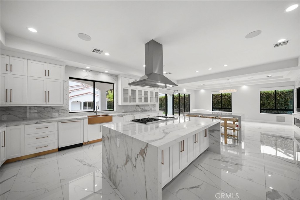 23129 Burbank Boulevard Property Photo 8