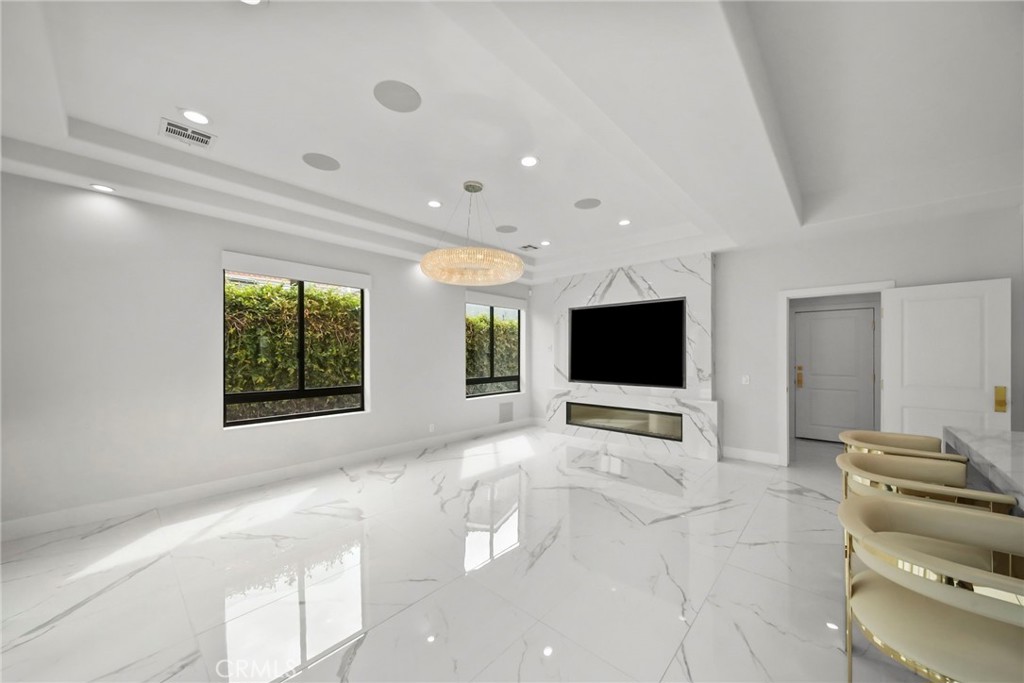 23129 Burbank Boulevard Property Photo 12