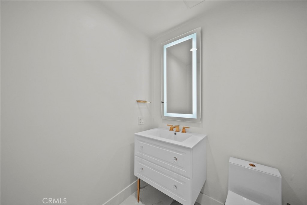 23129 Burbank Boulevard Property Photo 15