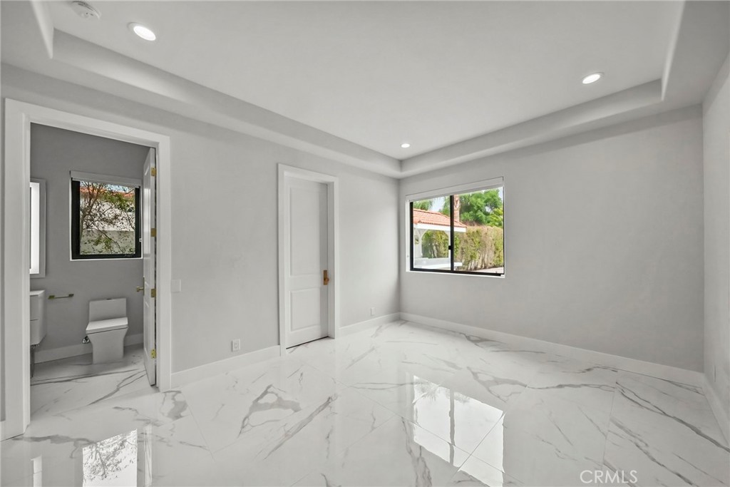 23129 Burbank Boulevard Property Photo 17