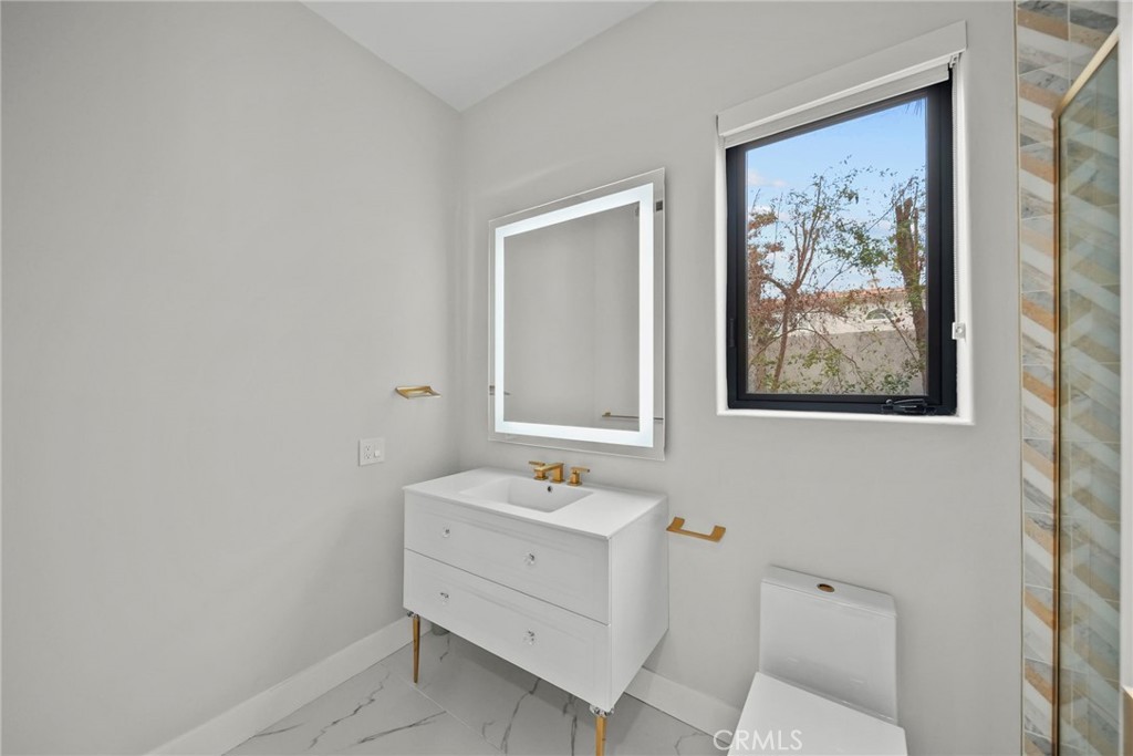 23129 Burbank Boulevard Property Photo 18