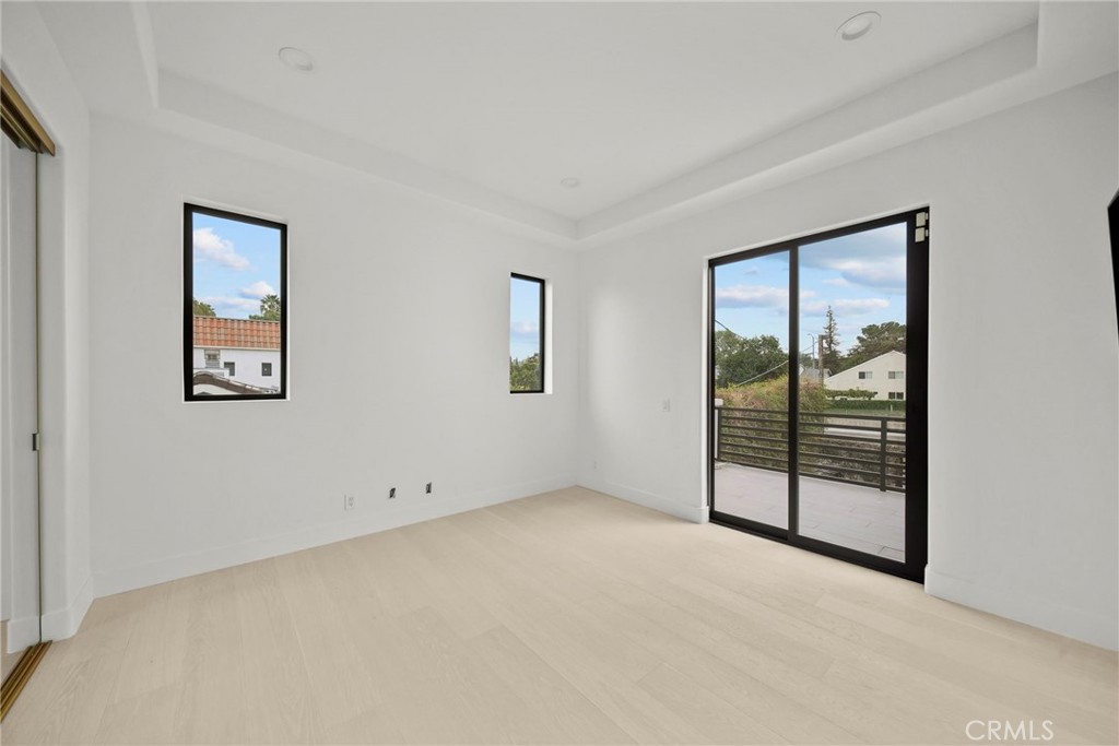23129 Burbank Boulevard Property Photo 27