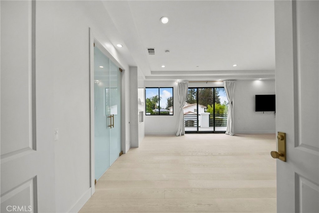 23129 Burbank Boulevard Property Photo 28