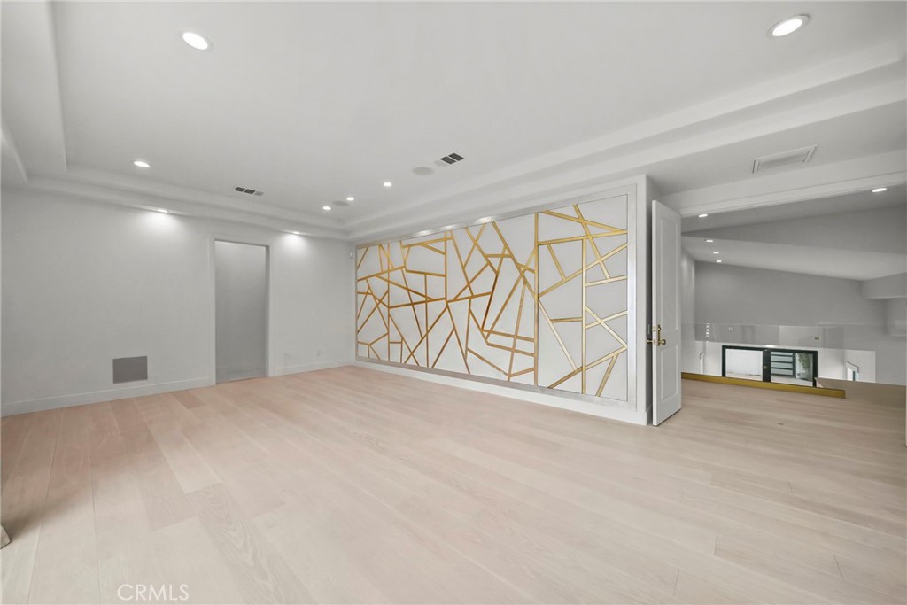 23129 Burbank Boulevard Property Photo 30